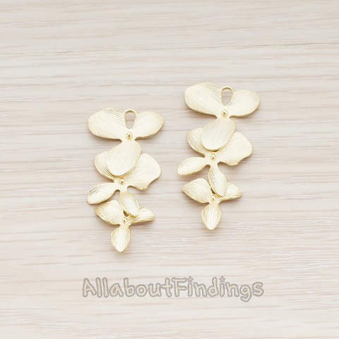 PD.507-01 // Triple Flower Pendant, 2 Pc