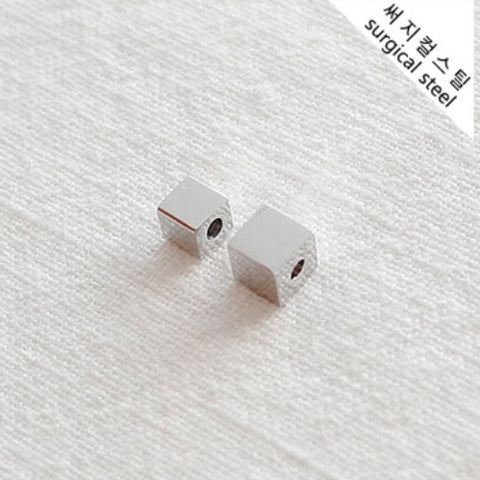 SG.426 // Surgical Steel Pass Type Square Ball Pendant , 1pc / 5-6550-03