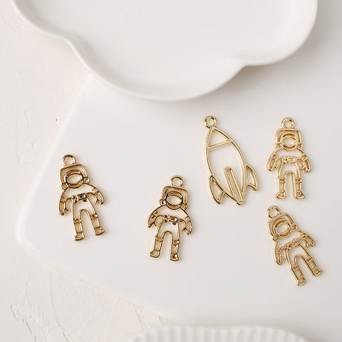 PD.1919 // Gold Astronaut Pendant, 2 Pc