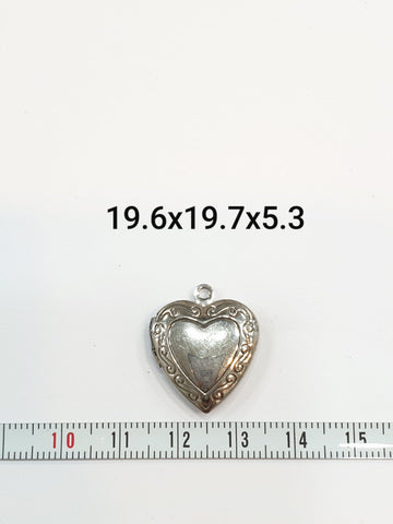 SG.105 // Surgical Steel Small Heart Rocket Pendant , 1 Pc