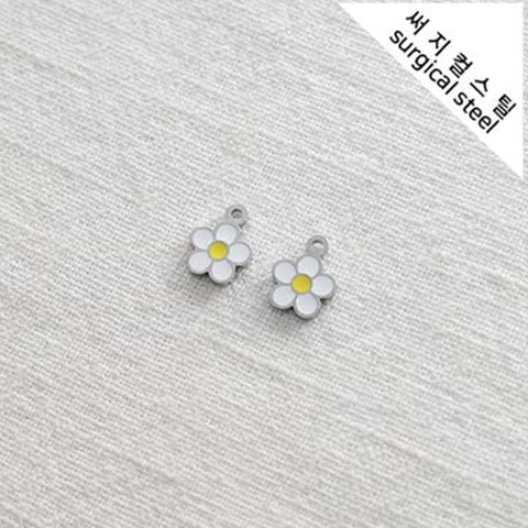 SG.478 // Surgical Steel White Flower 8*10mm Pendant, 2 pc / 5-6579-09