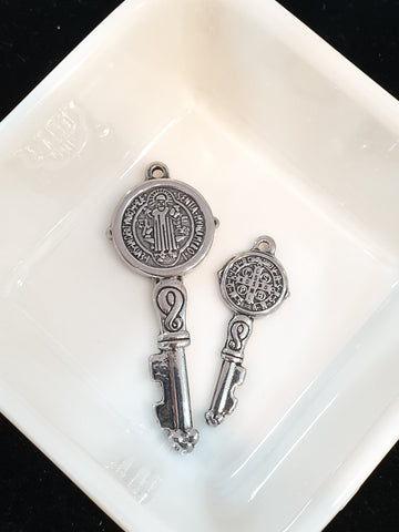 SG.119 // Surgical Steel Big Coin Key Pendant , 2 Pc