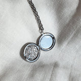 SG.031 // Antique Foldable Open & Close Flower Round Case Photo Frame / Locket Pendant / Surgical Steel Pendant, 1 Pc