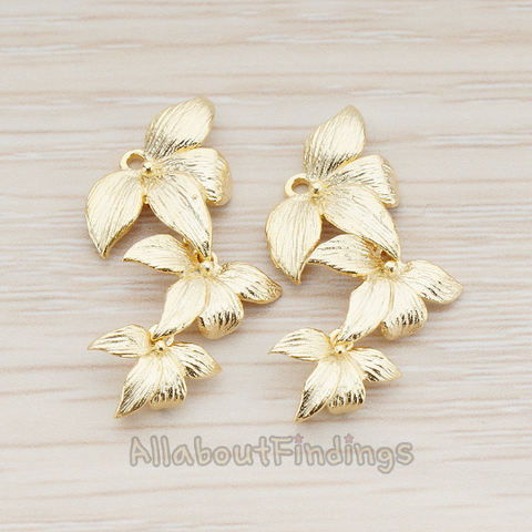 CN.090 // Four Petal Triple Flower Connector, 2 Pc