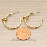 ER.476 // Simple Curved Knot Ear Post, 2 Pc