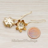 ER.139-01 // Mum Flower Earwire, 2 Pc