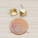 ER.153 // Pointed Pyramid Square Ear Post, 2 Pc