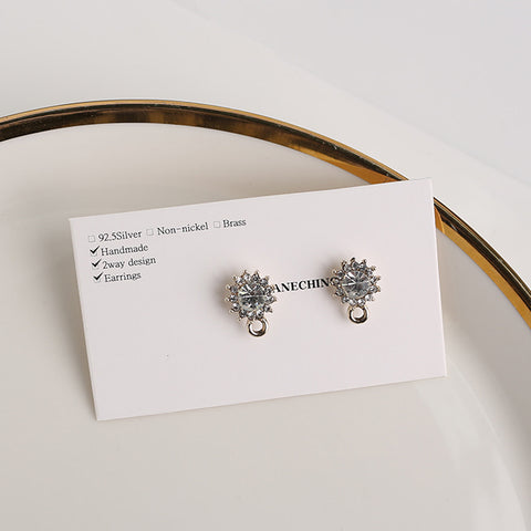 ER.487 // Flower Cubic Ear Post, 2 Pc