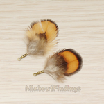 PD.1495-01 // Two Tone Fluffy Artificiality Fan Feather Charm Pendant, 2 Pc