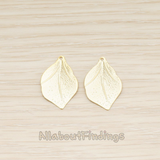 PD.1730 // Realistic Small Leaf Pendant, 4 Pc