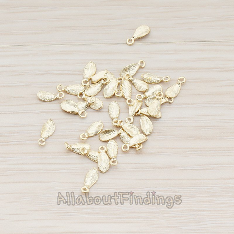 PD.426 // Tiny Leaf Charm Pendant, 8 Pc