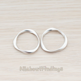 PD.473-02 // Swirl Round Large Link Pendant, 2 Pc