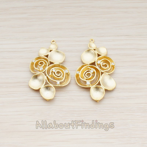PD.550-01 // Clear Crystal Cubic Zirconia Setting Abstract Rose Bouquet Connector Pendant, 2 Pc